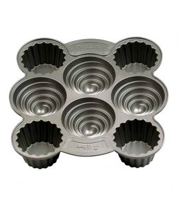 3D Baking Pan "Cupcake" - WILTON - 28x30cm